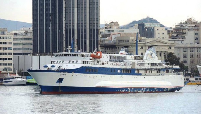 ΕΓ/ΟΓ Ιονίς στο λιμάνι του Πειραιά