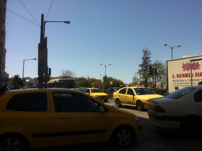 Αυξημένη κίνηση στους κεντρικούς δρόμους του Πειραιά