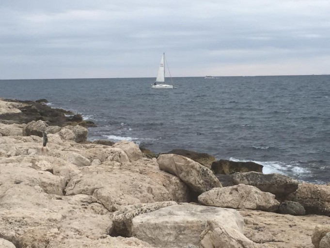 Στα βράχια της Πειραϊκής… νοιάζεται κανείς;