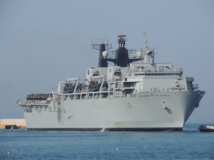 Το HMS Bulwark L15 του Βρετανικού ΠΝ ήρθε στον Πειραιά