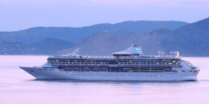 Πλοία στο λιμάνι του Πειραιά: Splendour of the Seas ( IMO 9070632 )