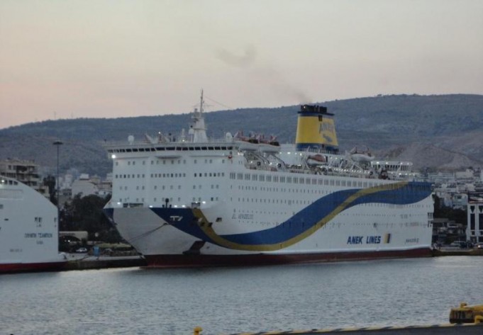 Πλοία στο λιμάνι του Πειραιά: El. Venizelos (IMO 7907673)