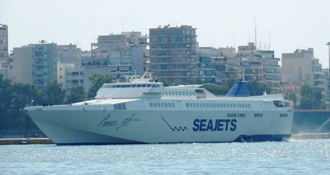 Paros Jet: Για πρώτη φορά στο λιμάνι του Πειραιά