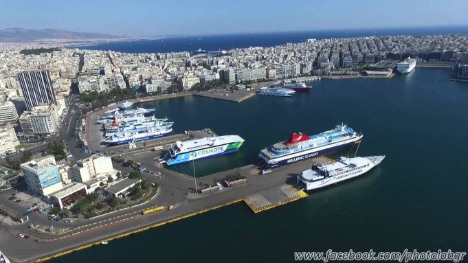 Λιμάνι Πειραιά : Γεμάτο πλοία λόγω της Απεργίας