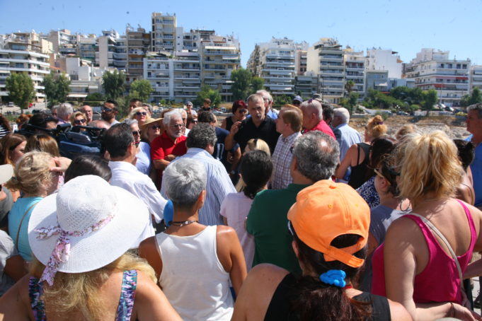Κάτοικοι της Πειραικής πραγματοποίησαν συγκέντρωση διαμαρτυρίας στο Μπαικούτσι