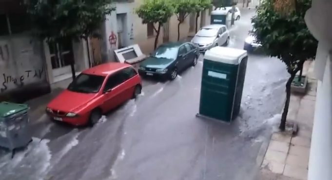 Νίκαια Η φορητή τουαλέτα που έγινε viral στο ίντερνετ