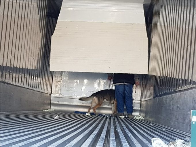 Κοκαΐνη βρήκε το ΤελωνείοΠειραιά μέσα σε κοντέινερ απο το Εκουαδόρ