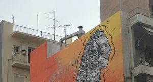 Γκράφιτι του λιονταριού Πειραιά σε τοίχο στο κεντρο της πόλης