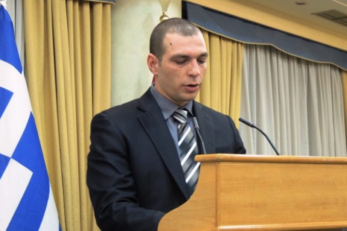 Ο υποψήφιος δήμαρχος της Χ.Α. στον Πειραιά Γ.Δεμέστιχας παρουσιάζει τις θέσεις του