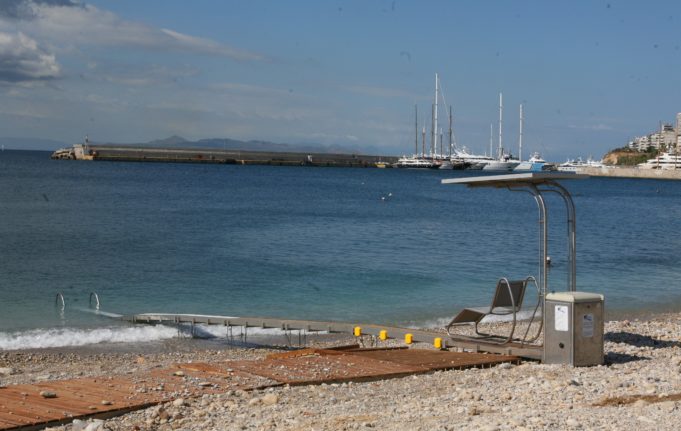 Παραλία Βοτσαλάκια : Σύστημα πρόσβασης «Seatrac» για τους ανθρώπους με αναπηρία.
