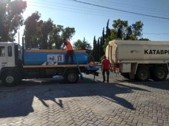 Δήμος Πειραιά : Έστειλε υδροφόρες στον Υμηττό για την κατάσβεση της πυρκαγιάς.