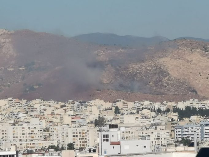 Πυρκαγιά σε υπαίθριο χώρο στο Νέο Ικόνιο – Επιχειρεί και canadair (photos)