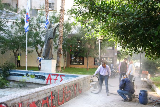 Επιχείρηση καθαρισμού και εξωραϊσμού των πλατειών στον Δήμο Πειραιά