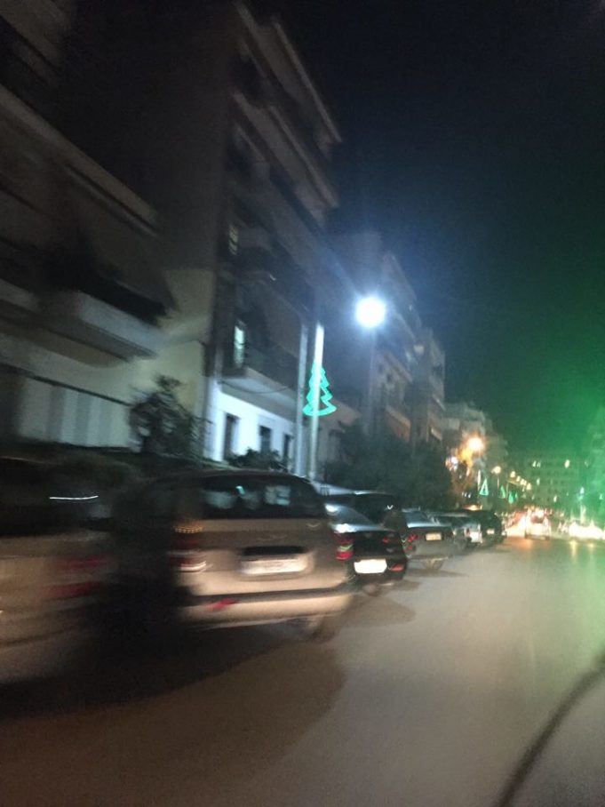 Σε Χριστουγεννιάτικη διάθεση…μπαίνει ο Πειραιάς