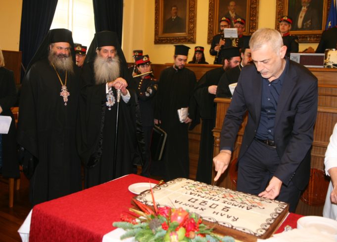 Δήμαρχος Πειραιά: Έκοψε την πίτα του Δήμου ,ποιοί κέρδισαν τα φλουριά?