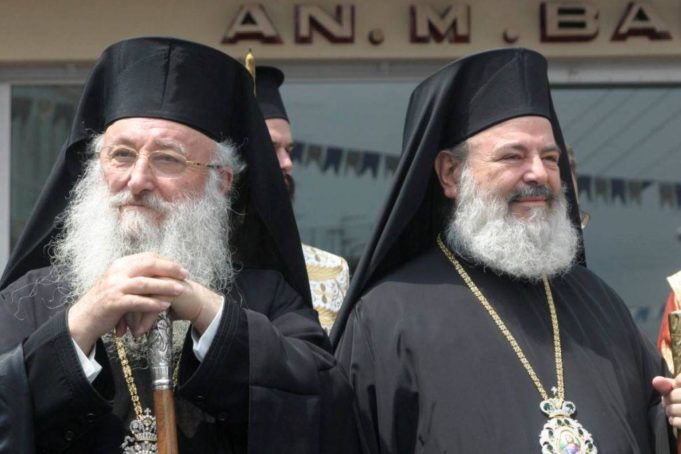ΑΓΙΑ ΤΡΙΑΔΑ : Αυτή την ώρα η εξόδιος ακολουθία του πρώην Πειραιώς Καλλινίκου – Χτυπούν πένθιμα οι καμπάνες