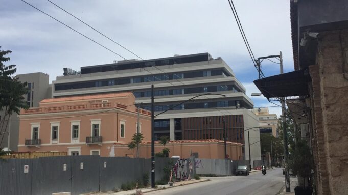 Piraeus Port Plaza :Ολοκληρώνεται “μεταμόρφωση” των παλαιών κτιρίων της Papastratos