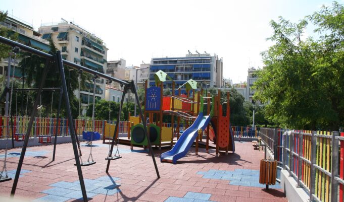 Πασαλιμάνι : Ανακατασκευάστηκε η παιδική χαρά στην Πλατεία Κανάρη
