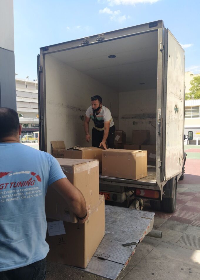 Ο Δήμος Πειραιά παρέλαβε 27.100 μάσκες από την Κ.Ε.Δ.Ε. για τους μαθητές της πόλης