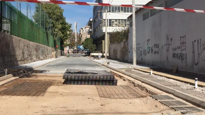 Ανάπλαση Αγίου Διονυσίου : Τέλος οι παλιές γραμμές του τράμ,μεγάλα πεζοδρόμια και…αρχαία στην αρχή