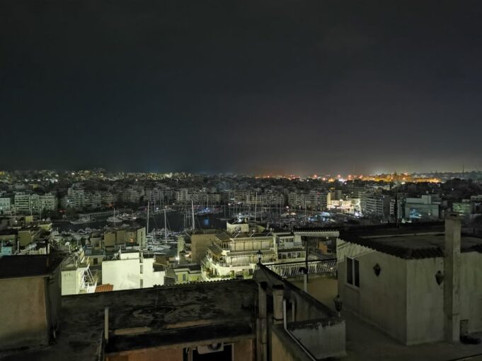 Σκοτεινός Πειραιάς : Φωτογραφίες της πόλης την ώρα του blackout