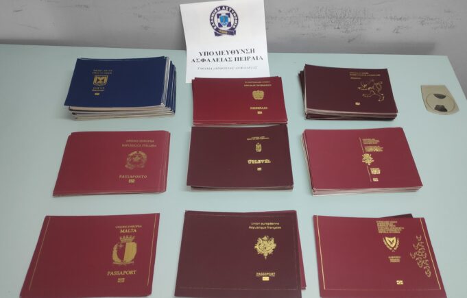 Σύλληψη 3 αλλοδαπών σε Πειραιά και Αθήνα για συμμετοχή σε κύκλωμα πλαστών διαβατηρίων