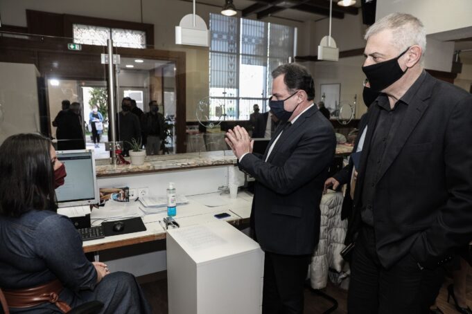 Ο Υφυπουργός Ψηφιακής Διακυβέρνησης Γ.Γεωργαντάς επισκέφτηκε το κεντρικό ΚΕΠ του Δήμου Πειραιώς