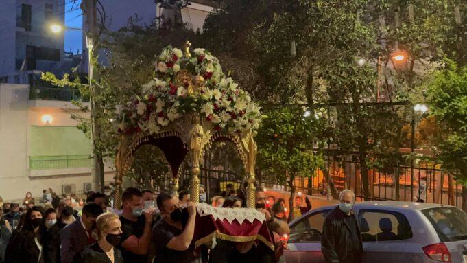 Η περιφορά του Επιταφίου στο “Ρόδο το Αμάραντον”