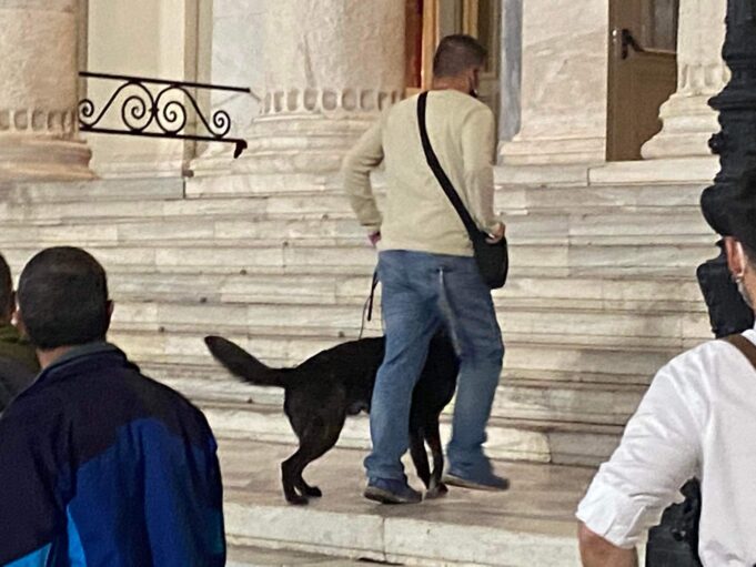 Δημοτικό Θέατρο Πειραιά: Τηλεφώνημα για βόμβα – Εκκενώθηκε ο χώρος