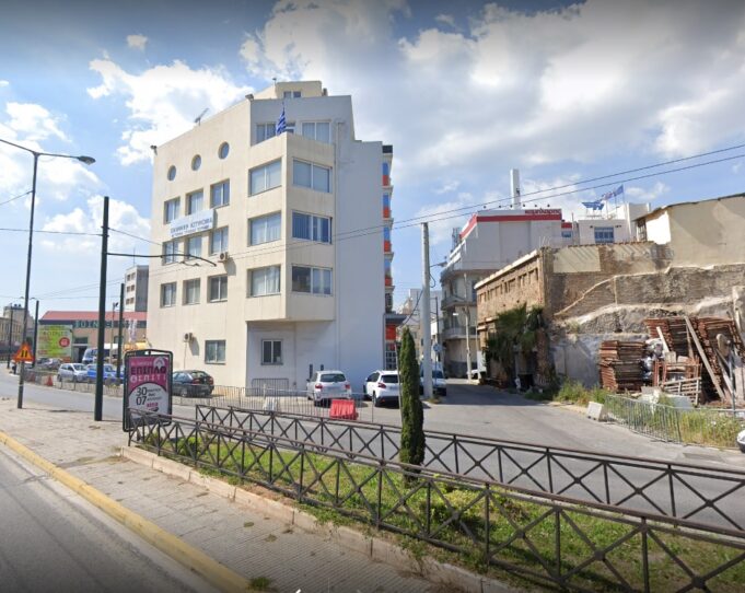 Επίθεση με βόμβες μολότοφ στο κτίριο της Τροχαίας Πειραιά