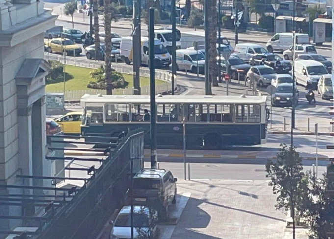 Το παλιό «πράσινο» σε μια βόλτα έκπληξη στους δρόμους του Πειραια