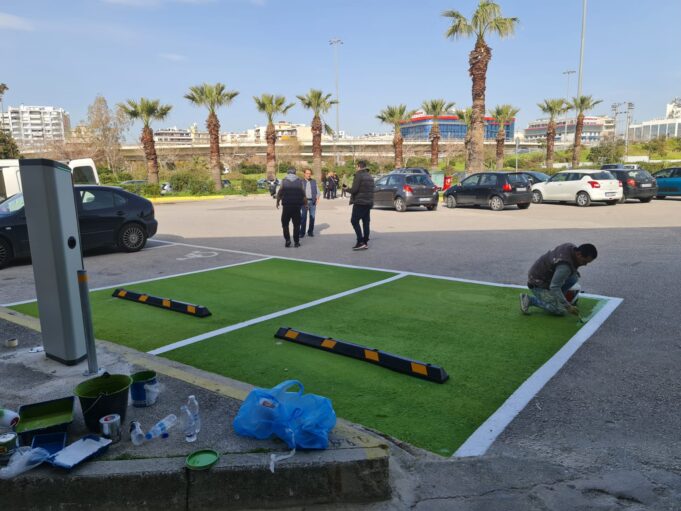 Σταθμός φόρτισης ηλεκτροκίνητων οχημάτων στον προαύλιο χώρο του Σ.Ε.Φ