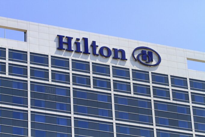 Hilton και όμιλος SCD ανοίγουν δυο νέα ξενοδοχεία σε Πειραιά και Κηφισιά