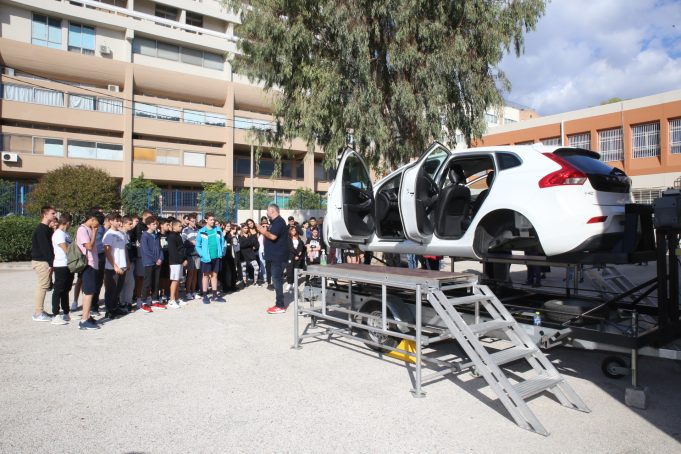 Συνεχίζεται το πρόγραμμα ενημέρωσης για την οδική ασφάλεια σε Λύκεια της πόλης από τον Δήμο Πειραιά σε συνεργασία με το Ινστιτούτο Οδικής Ασφάλειας «Πάνος Μυλωνάς»