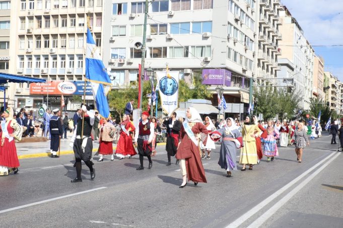 Υπερηφάνεια και συγκίνηση στη σημερινή παρέλαση για την 28η Οκτωβρίου 1940 στον Πειραιά
