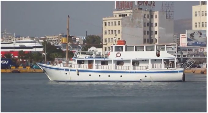 Τέλος εποχής για το “Κωνσταντής” που έκανε Πειραιά-Σαλαμίνα – Κάηκε ολοσχερώς στη Θεσσαλονίκη