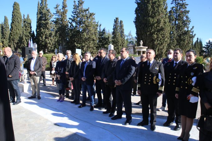 Ο Δήμος Πειραιά τίμησε τη μνήμη των θυμάτων του βομβαρδισμού της πόλης την 11η Ιανουαρίου 1944