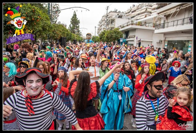 6000 καρναβαλιστές και τα 17 άρματα γέμισαν τους δρόμους του Ρέντη για το 29ο Καρναβάλι του Δήμου
