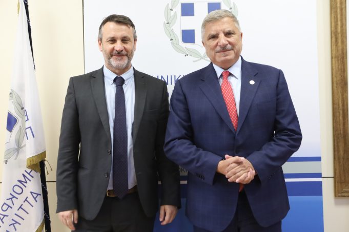 Ξεκινούν τα έργα ασφαλτόστρωσης στο οδικό δίκτυο της Σαλαμίνας με χρηματοδότηση από την Περιφέρεια Αττικής, 1,5 εκ. ευρώ