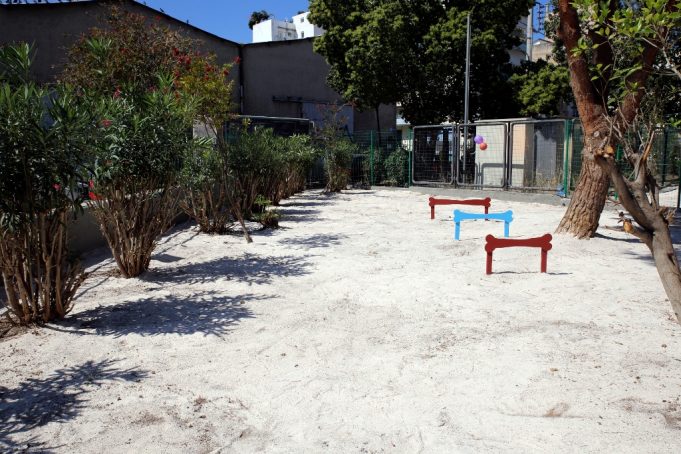 Το τέταρτο Δημοτικό Πάρκο σκύλων για τους τετράποδους φίλους μας άνοιξε τις πόρτες του στον Πειραιά