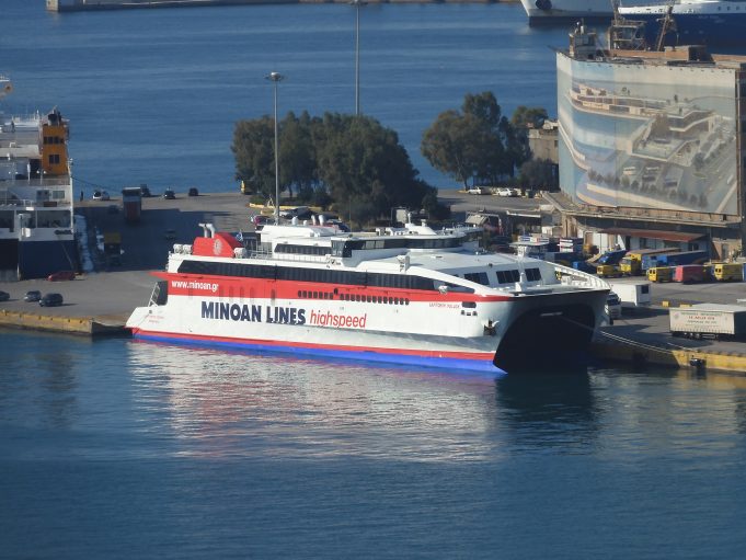 ΜΙΝΩΙΚΕΣ ΓΡΑΜΜΕΣ: Ολοκληρώθηκε η συμφωνία για μακροχρόνια ναύλωση του SANTORINI PALACE στην SEAJETS