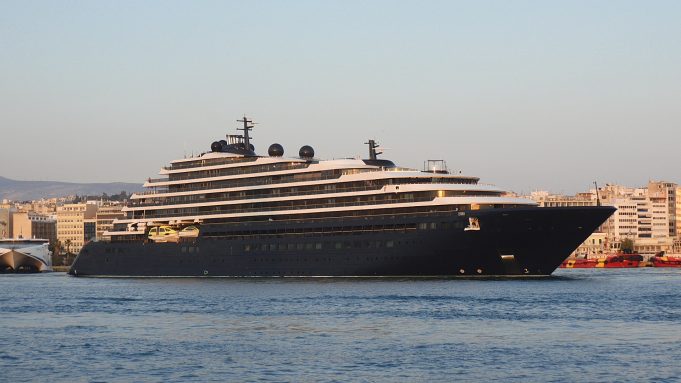 EVRIMA : Το κρουαζιερόπλοιο-yacht του ξενοδοχειακού κολοσσού Ritz-Carlton για πρώτη φορά στον Πειραιά