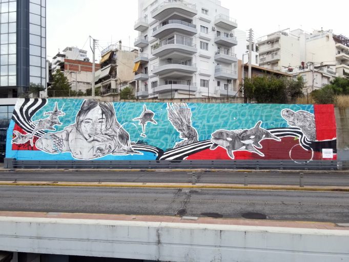 “Η γοργόνα του σήμερα” στο λιμάνι του Πειραιά απο τον Same84 και την Urban Act