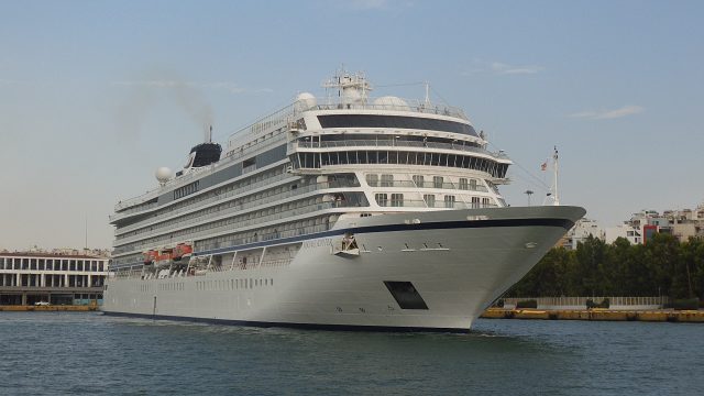 Viking Jupiter : Αναχωρώντας απο το λιμάνι του Πειραιά