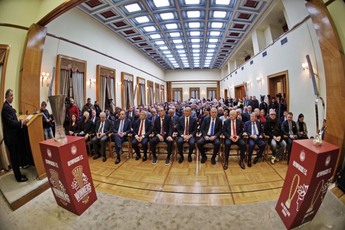 Η πειραϊκή οικονομία στην εκδήλωση των 120 χρόνων του Ε.Β.Ε.Π. τίμησε την κοινωνία, τον πολιτισμό και τον αθλητισμό
