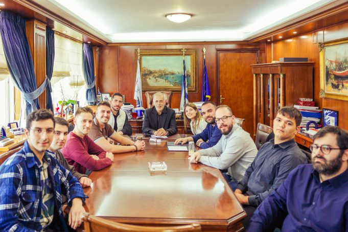 Συνάντηση Δημάρχου Πειραιά Γιάννη Μώραλη με τον νέο Πρόεδρο και τα μέλη του Δημοτικού Συμβουλίου Νέων