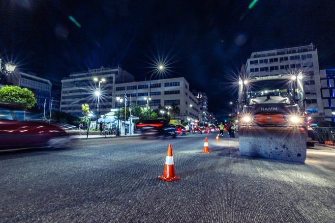 Εργασίες ασφαλτόστρωσης στην Ηρώων Πολυτεχνείου