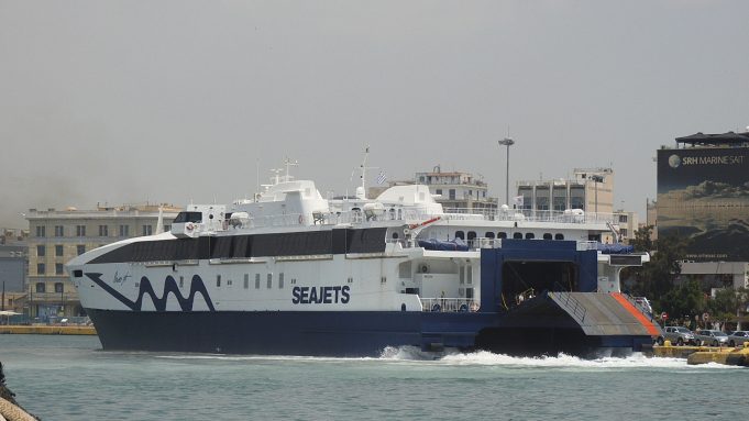 Power Jet φεύγοντας απο τον Πειραιά