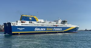 GOLDEN PRINCESS αναχωρώντας απο το λιμάνι του Πειραιά