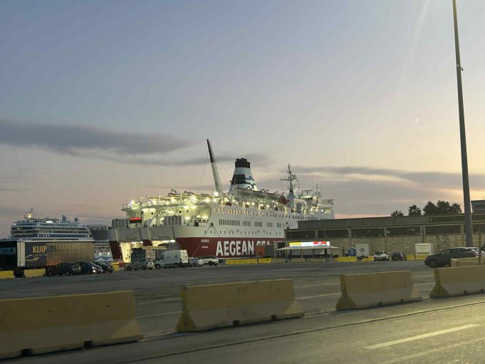 Aegean Sea Lines : Αλλαγή θέσης πρόσδεσης στο λιμάνι του Πειραιά